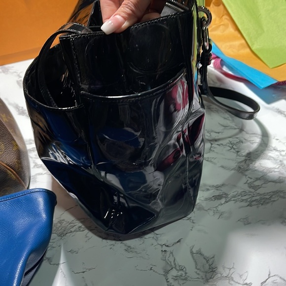 COACH Black patent, leather large purse, . Embossed,l coach purse is 17 “ 10 b - Picture 8 of 12